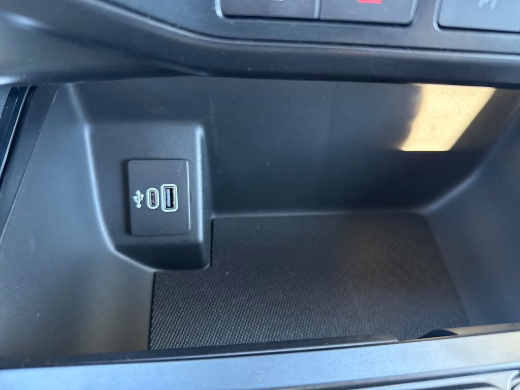 2025 Oxford White Ford F-150 Lightning Flash AWD Truck