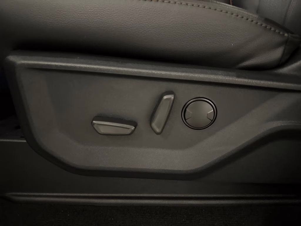 2026 Oxford White Ford Super Duty F-250 SRW Lariat 4X4 Truck