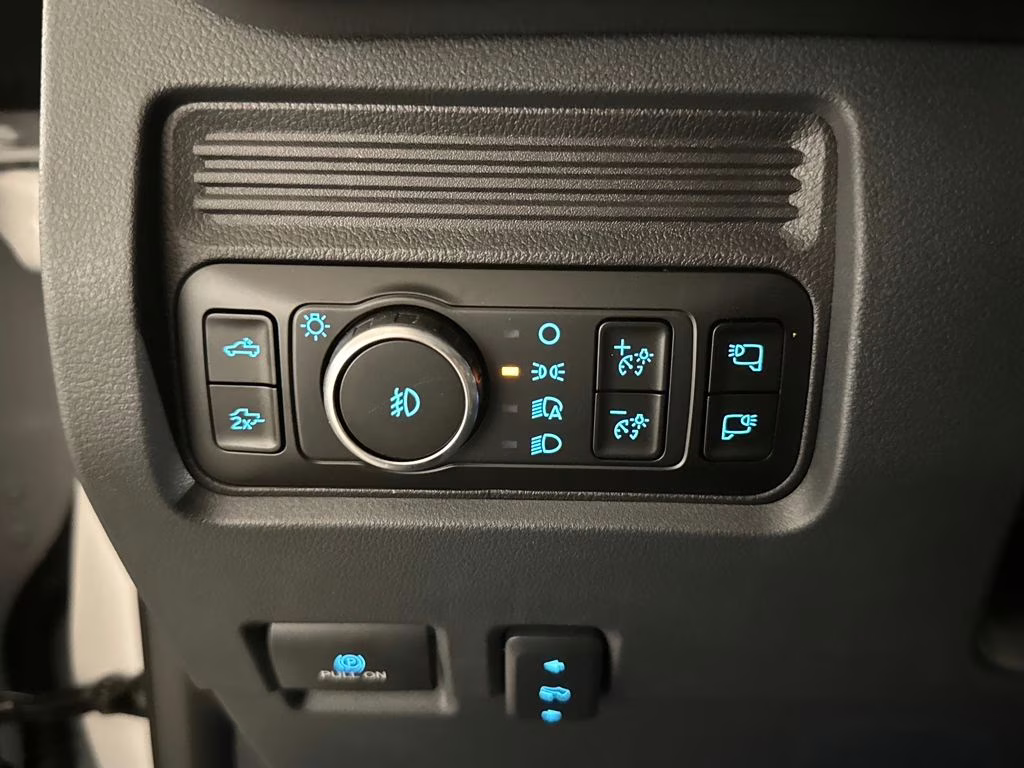 2026 Oxford White Ford Super Duty F-250 SRW Lariat 4X4 Truck