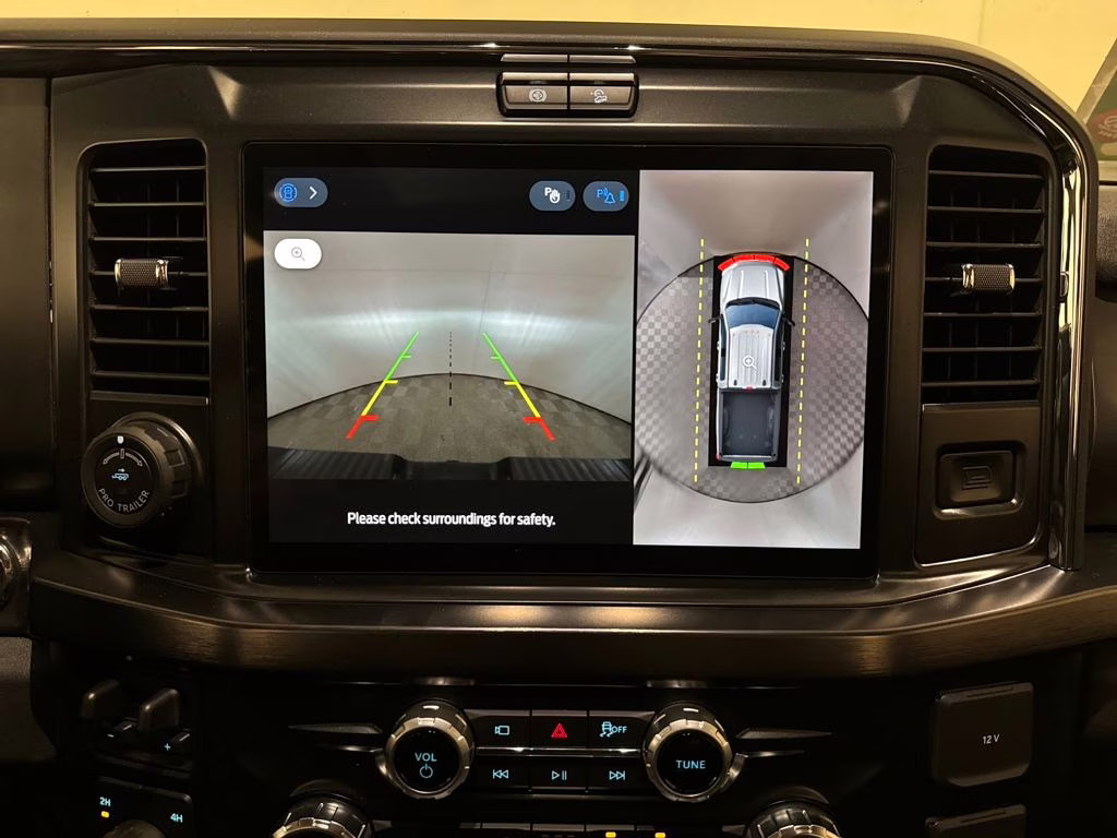 2026 Oxford White Ford Super Duty F-250 SRW Lariat 4X4 Truck