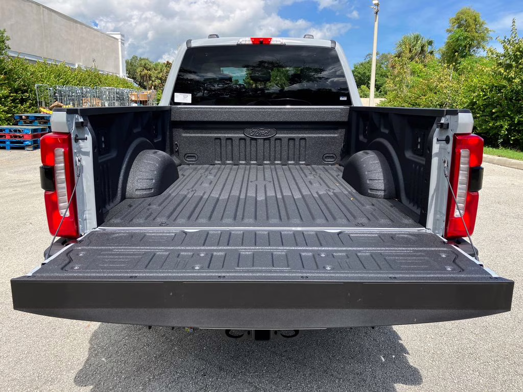 2026 Avalanche Ford Super Duty F-250 SRW XLT 4X4 Truck