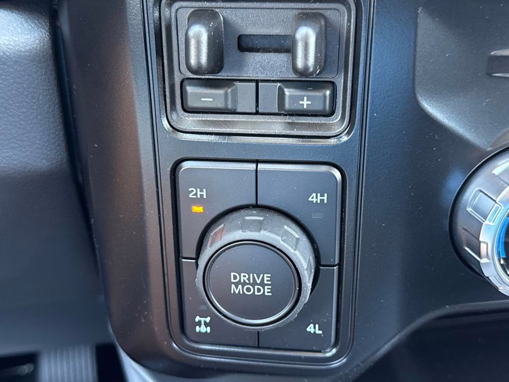 2026 Star White Metallic Tri-Coat Ford Super Duty F-250 SRW Lariat 4X4 Truck