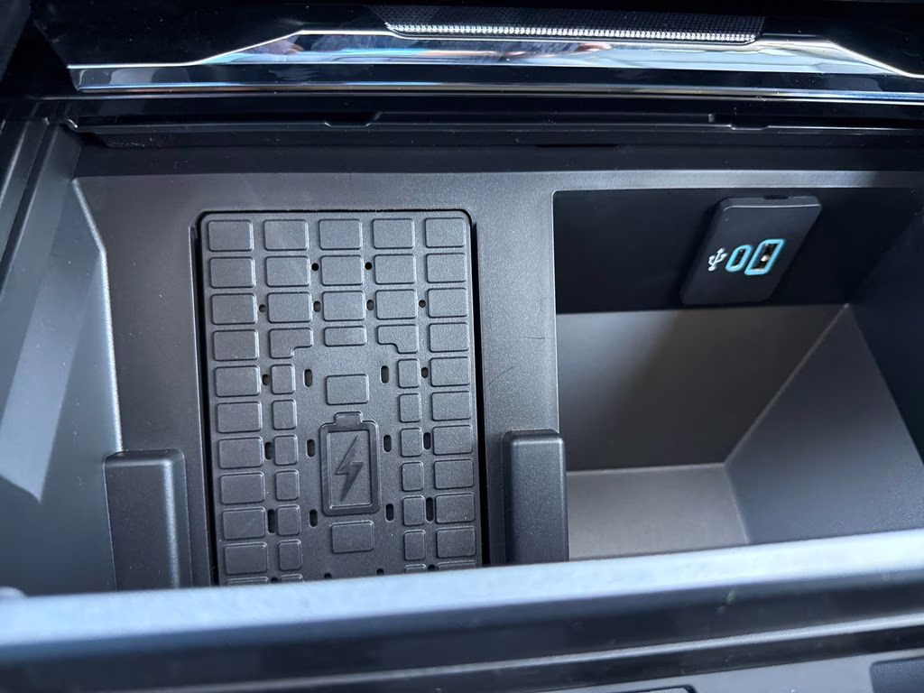 2026 Star White Metallic Tri-Coat Ford Super Duty F-250 SRW Lariat 4X4 Truck