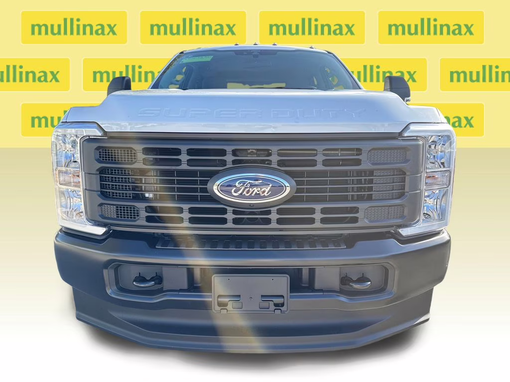 2026 Oxford White Ford Super Duty F-350 DRW XL 4X4 Truck