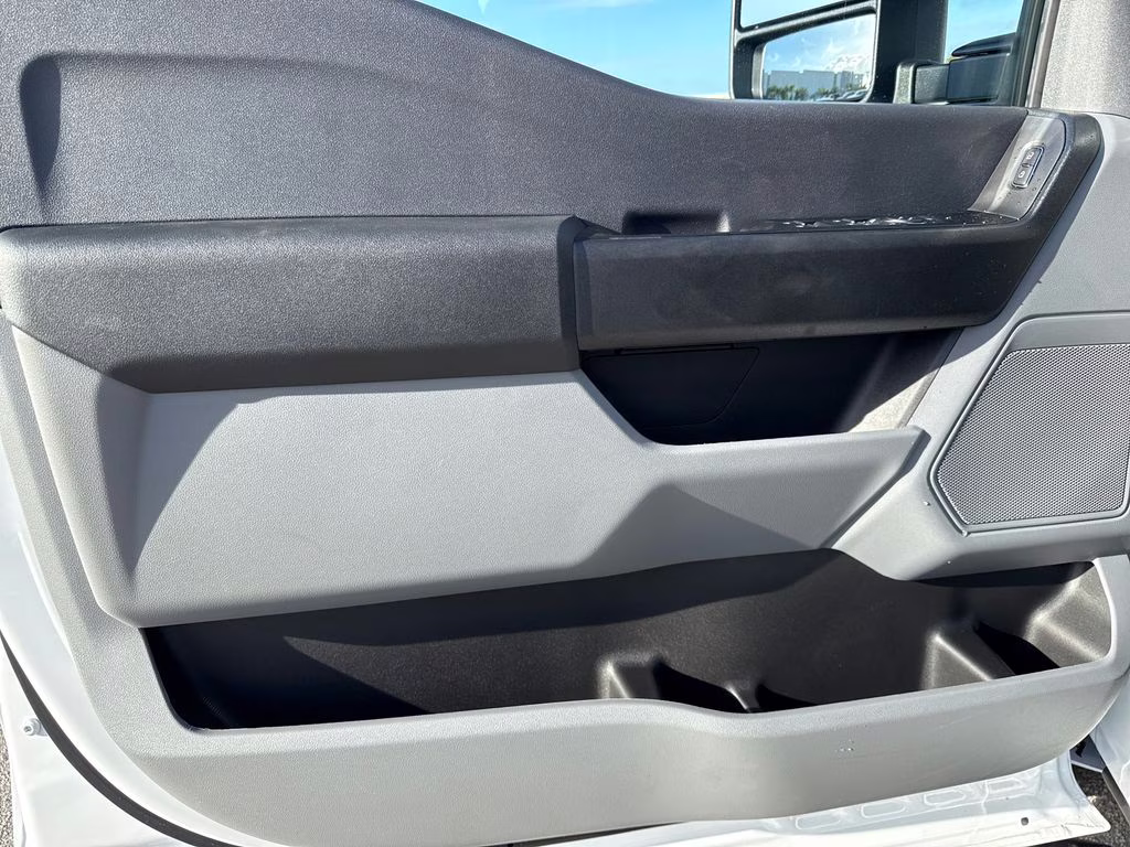 2026 Oxford White Ford Super Duty F-350 DRW XL 4X4 Truck