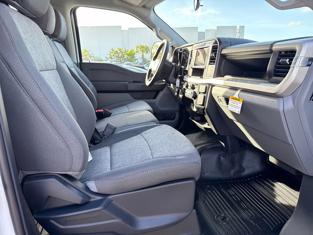 2026 Oxford White Ford Super Duty F-350 DRW XL 4X4 Truck