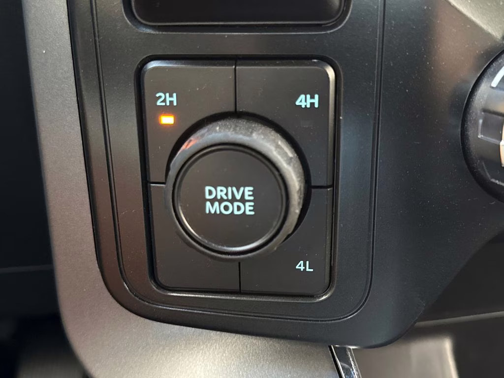 2025 Space White Metallic Ford F-150 XLT 4X4 Truck