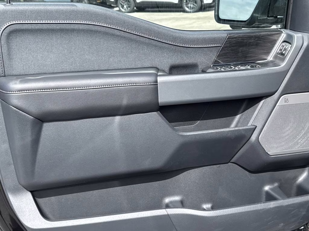 2025 Agate Black Metallic Ford F-150 Lariat 4X4 Truck