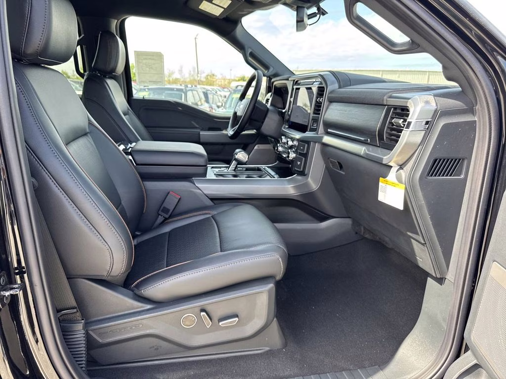 2025 Agate Black Metallic Ford F-150 Lariat 4X4 Truck