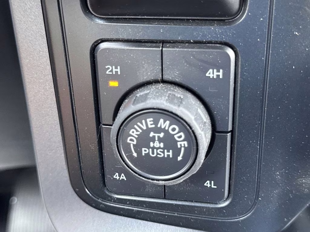 2025 Agate Black Metallic Ford F-150 Lariat 4X4 Truck