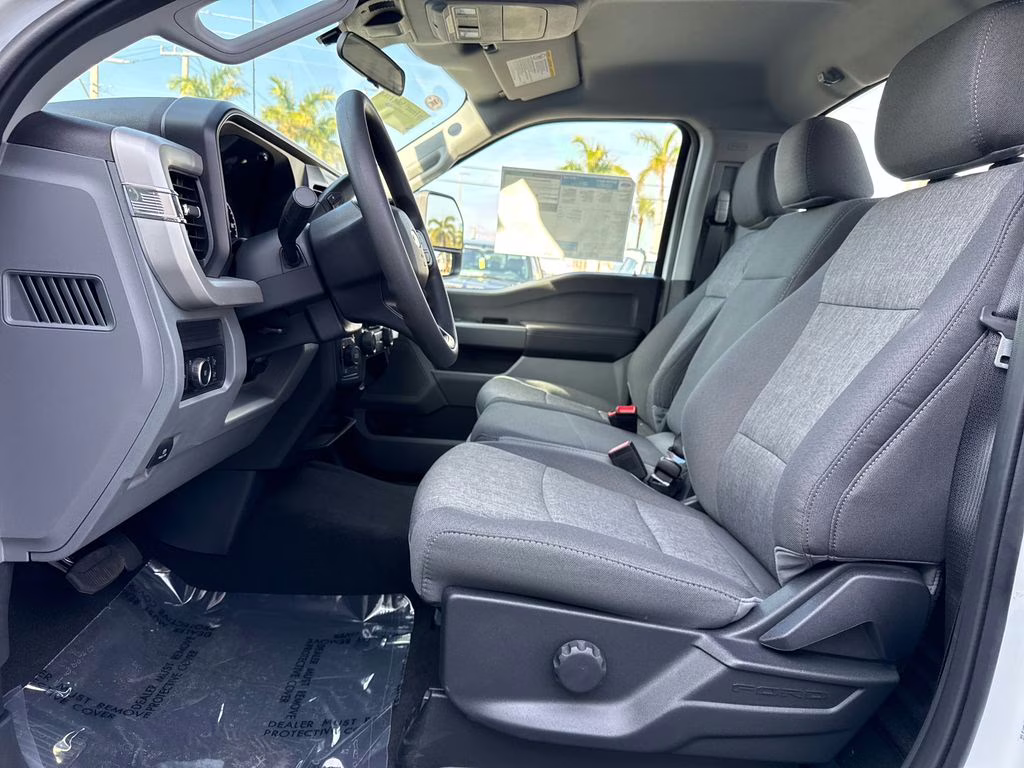 2025 Oxford White Ford Super Duty F-350 SRW STX 4X4 Truck