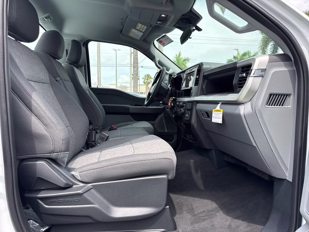 2025 Oxford White Ford Super Duty F-350 SRW STX 4X4 Truck