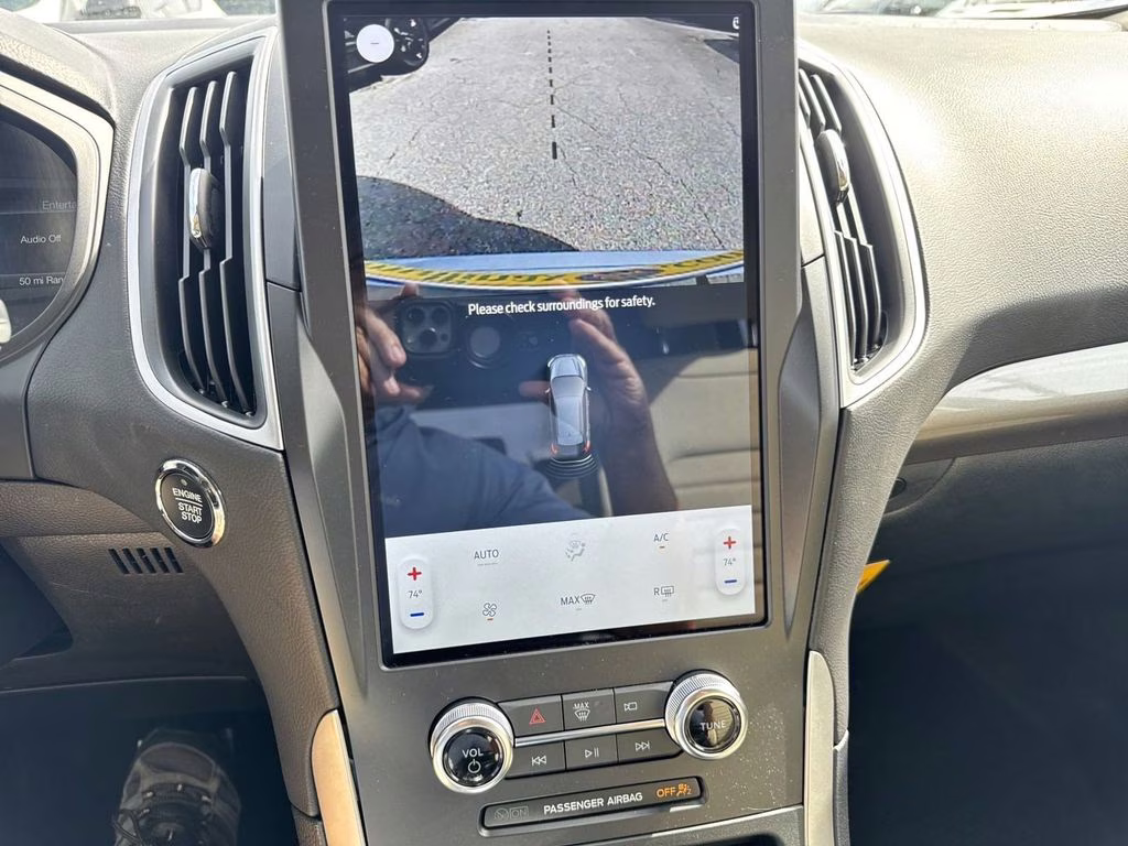 2024 Silver Metallic Ford Edge SE AWD SUV