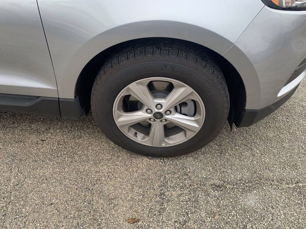 2024 Silver Metallic Ford Edge SE AWD SUV
