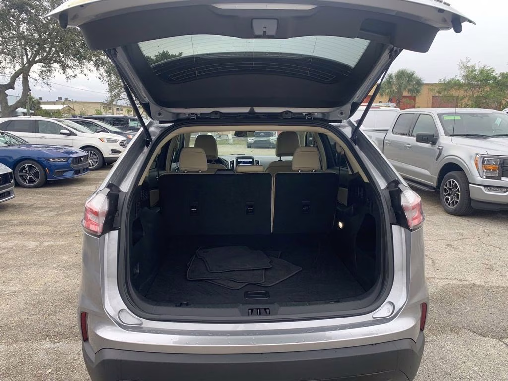 2024 Silver Metallic Ford Edge SE AWD SUV