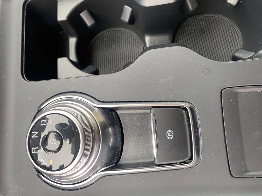 2024 Silver Metallic Ford Edge SE AWD SUV