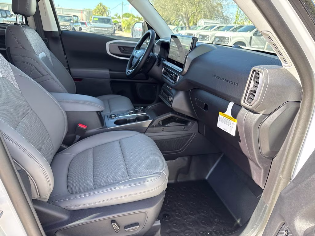 2025 Oxford White Ford Bronco Sport Badlands 4X4 SUV