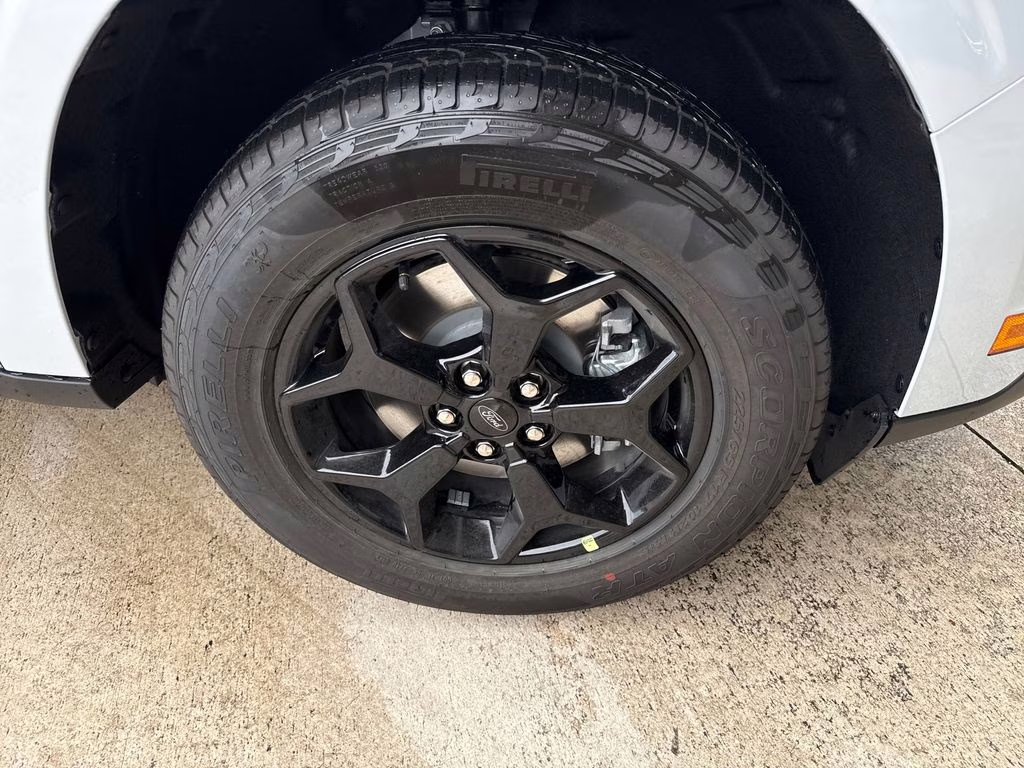 2025 Space White Metallic Ford Maverick XLT AWD Truck