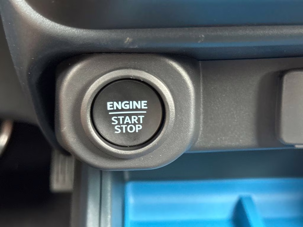 2025 Space White Metallic Ford Maverick XLT AWD Truck