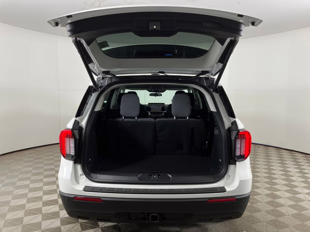 2026 Star White Metallic Tri-Coat Ford Explorer Active RWD SUV