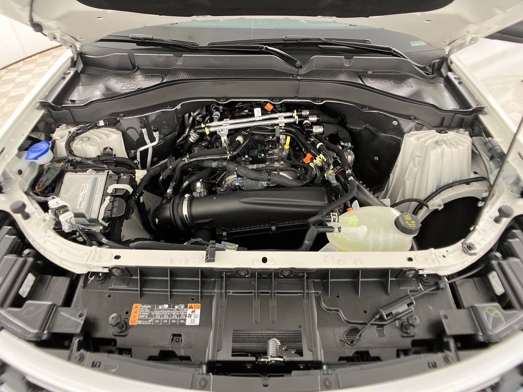 2026 Star White Metallic Tri-Coat Ford Explorer Active RWD SUV