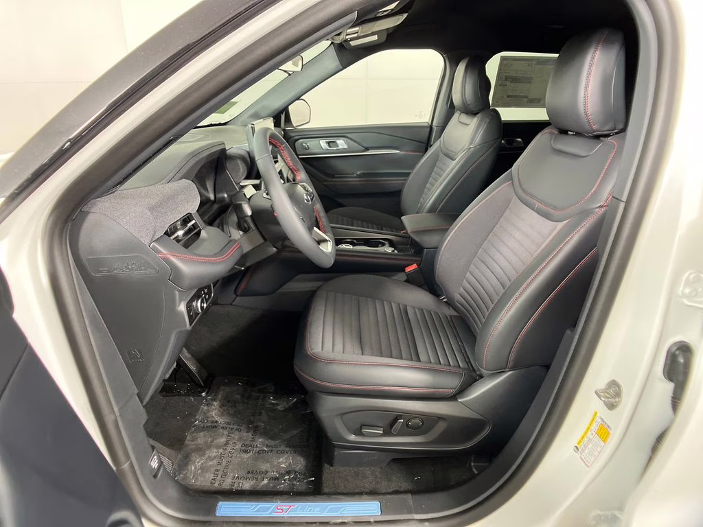 2026 Star White Metallic Tri-Coat Ford Explorer ST-Line RWD SUV