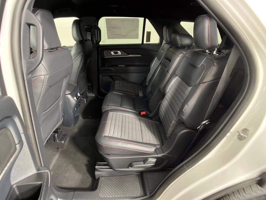 2026 Star White Metallic Tri-Coat Ford Explorer ST-Line RWD SUV