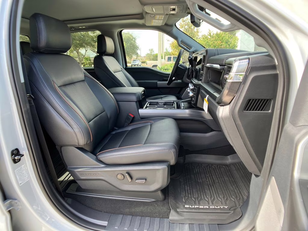 2026 Avalanche Ford Super Duty F-250 SRW Lariat 4X4 Truck