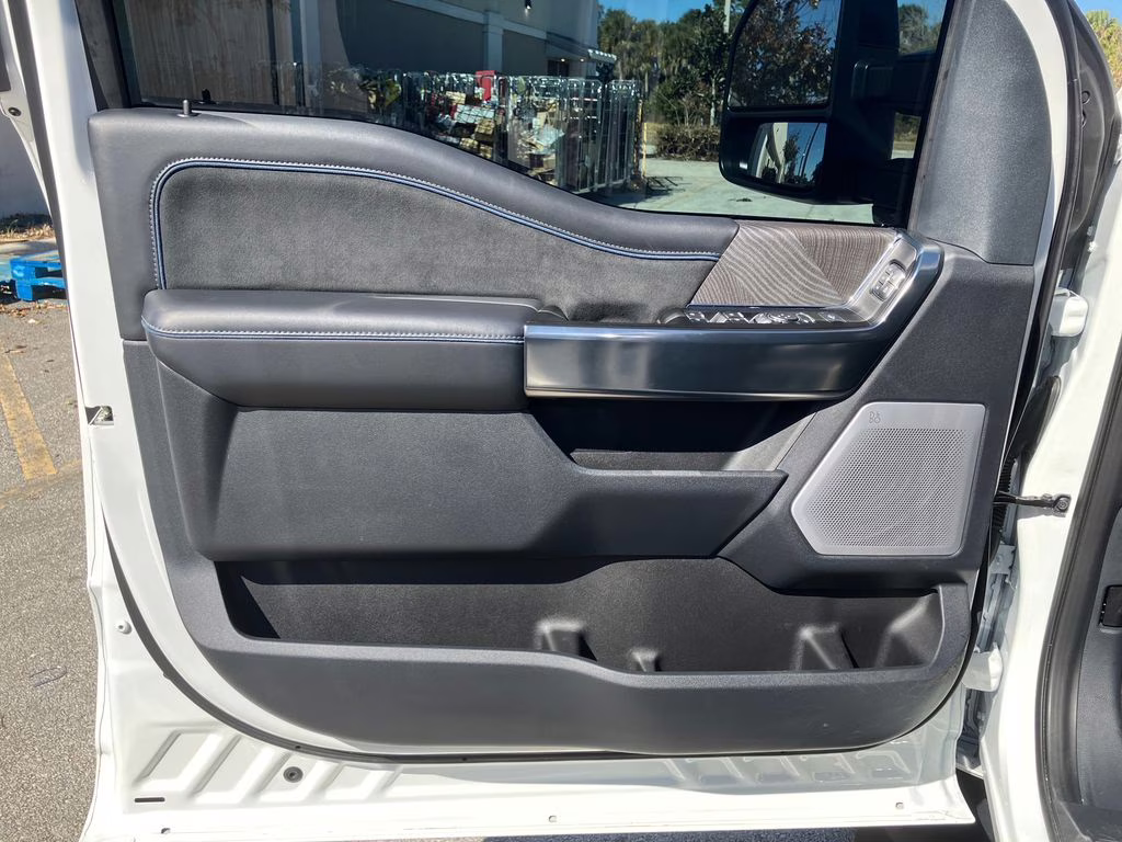 2025 Star White Metallic Tri-Coat Ford Super Duty F-450 DRW Platinum 4X4 Truck