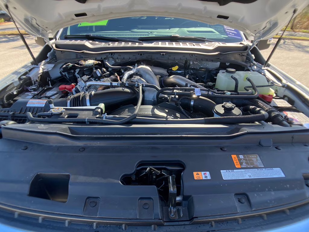 2025 Star White Metallic Tri-Coat Ford Super Duty F-450 DRW Platinum 4X4 Truck