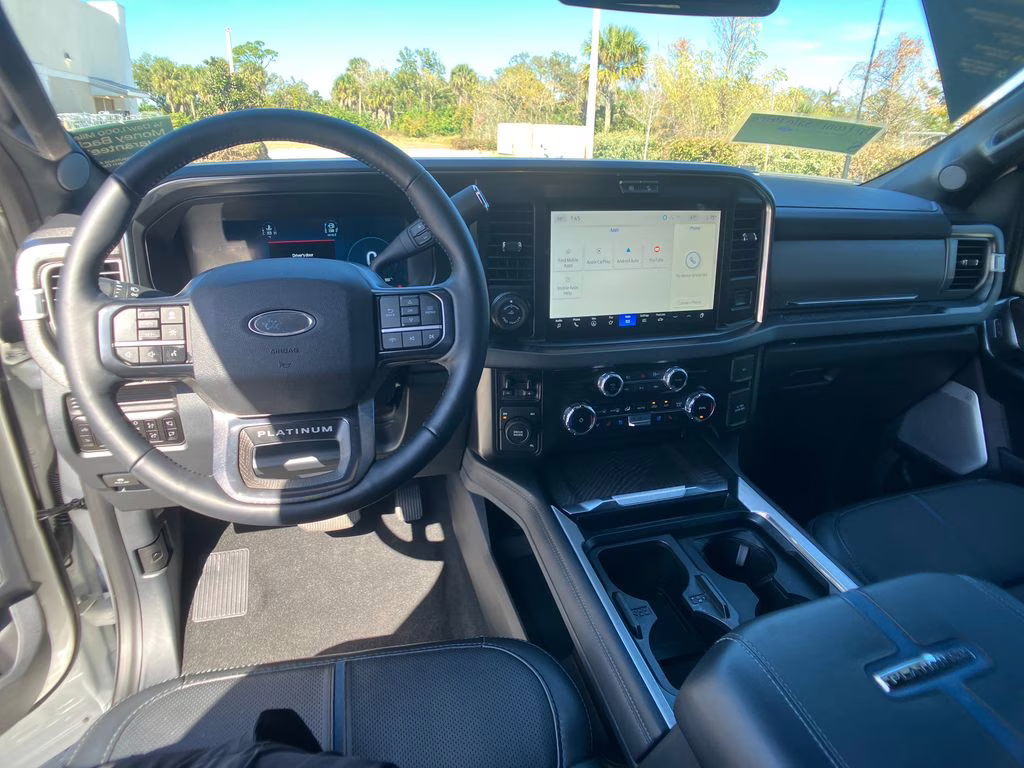 2025 Star White Metallic Tri-Coat Ford Super Duty F-450 DRW Platinum 4X4 Truck