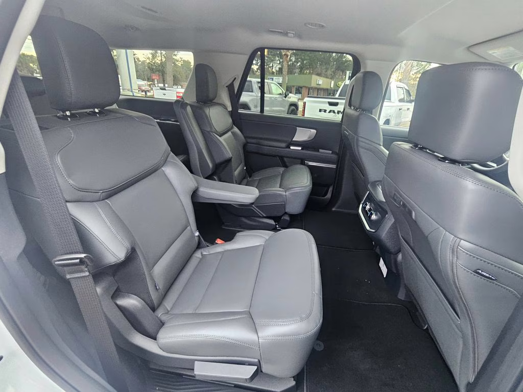 2026 Space Silver Metallic Ford Expedition Active RWD SUV