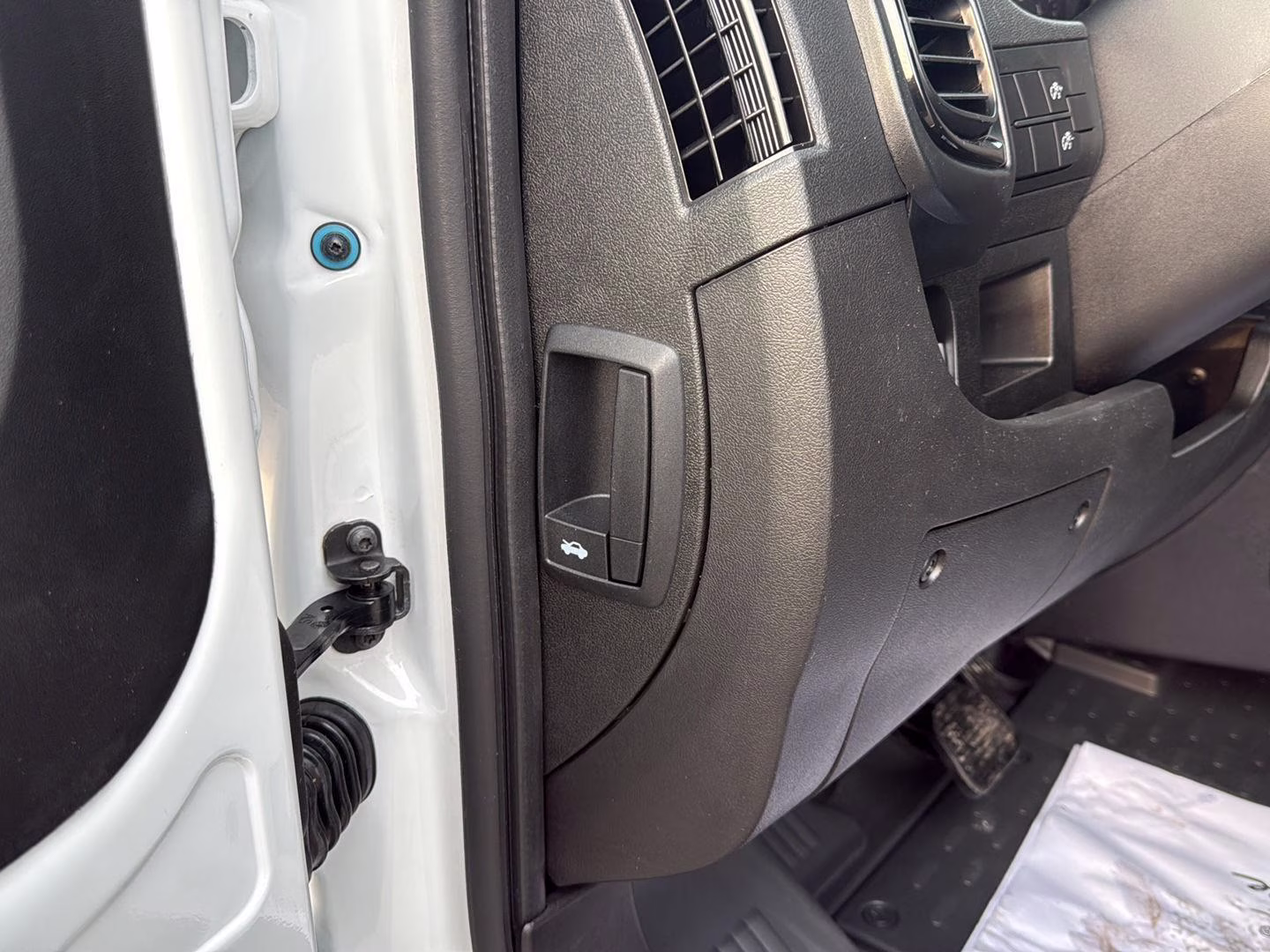 2026 Bright White Clearcoat Ram Promaster 2500 Tradesman FWD Van