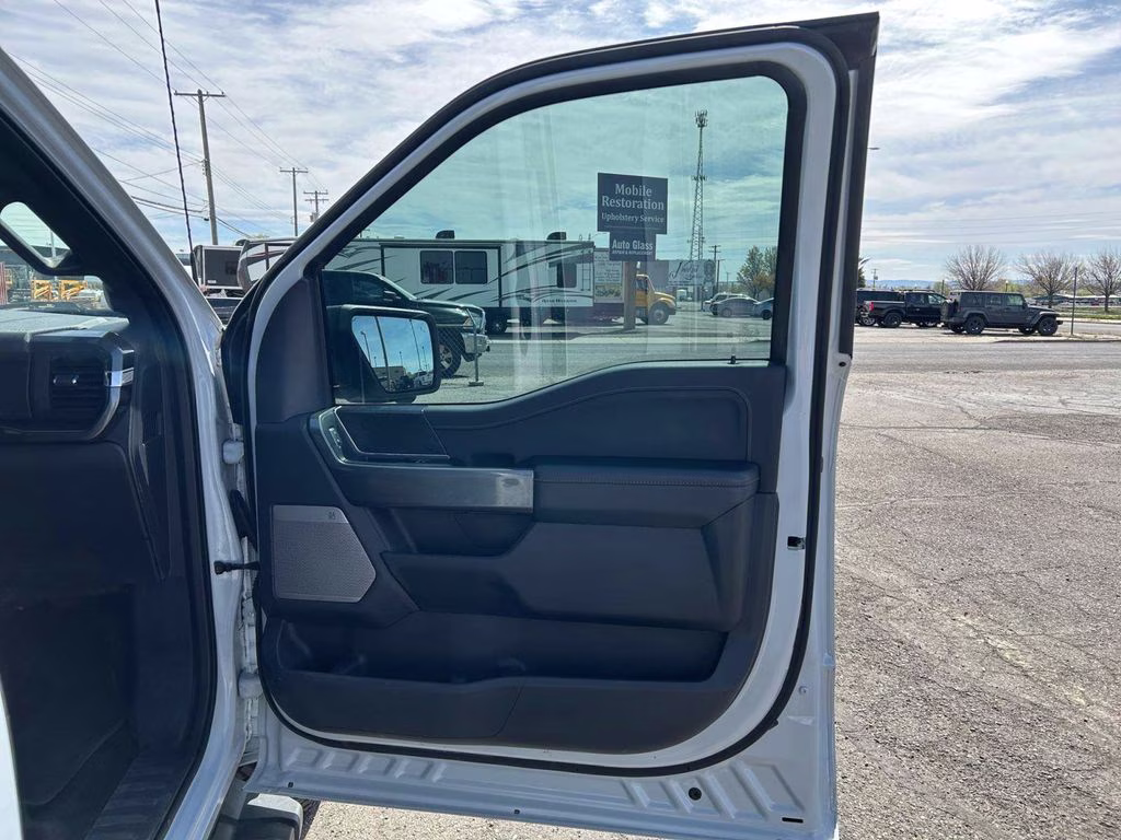 2022 White Ford F-150 XLT 4X4 Truck