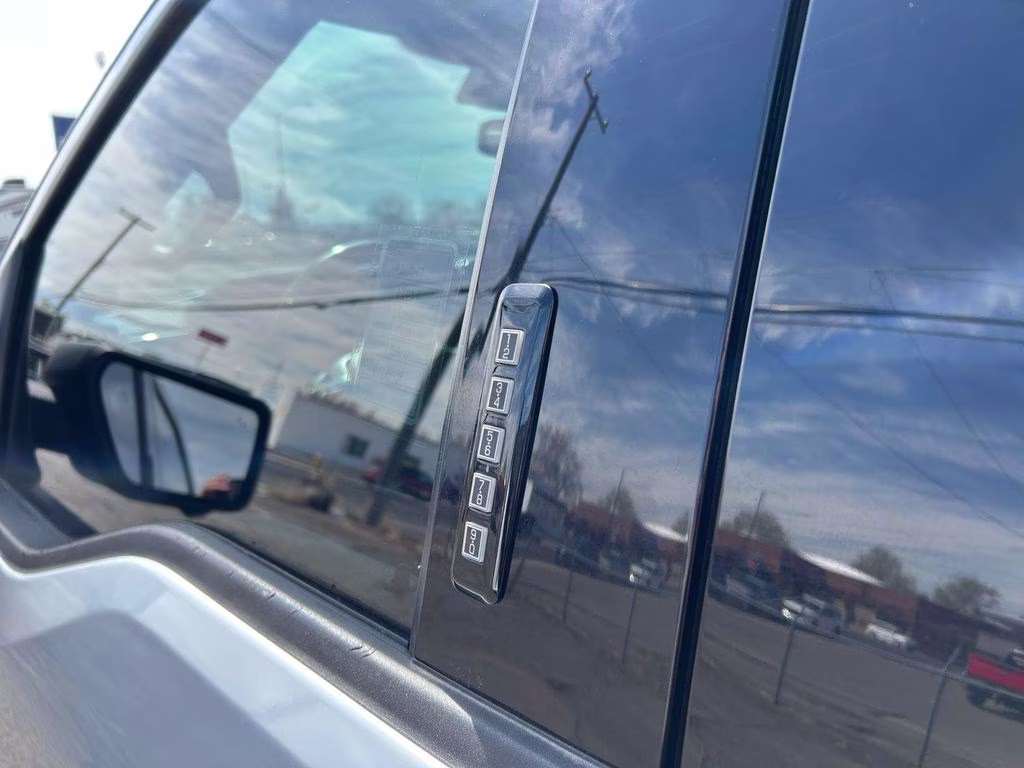 2022 White Ford F-150 XLT 4X4 Truck