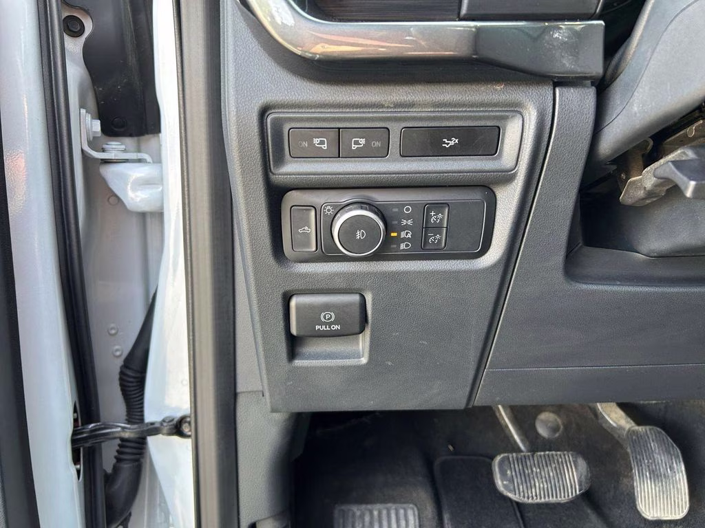 2022 White Ford F-150 XLT 4X4 Truck