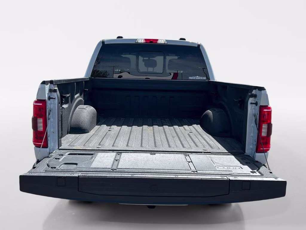 2022 White Ford F-150 XLT 4X4 Truck
