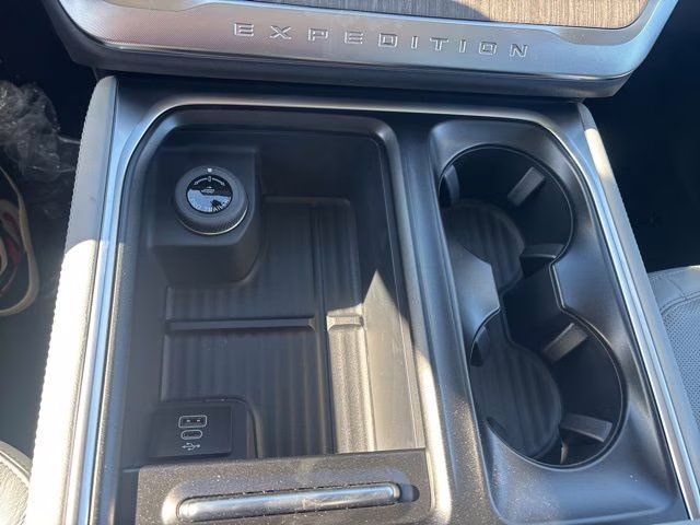 2026 Star White Metallic Tri-Coat Ford Expedition Max Platinum 4X4 SUV