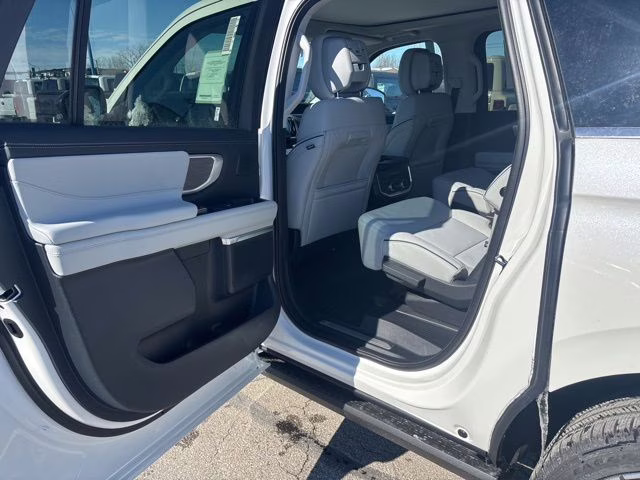 2026 Star White Metallic Tri-Coat Ford Expedition Max Platinum 4X4 SUV