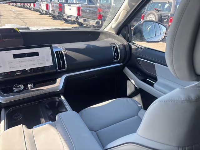 2026 Star White Metallic Tri-Coat Ford Expedition Max Platinum 4X4 SUV