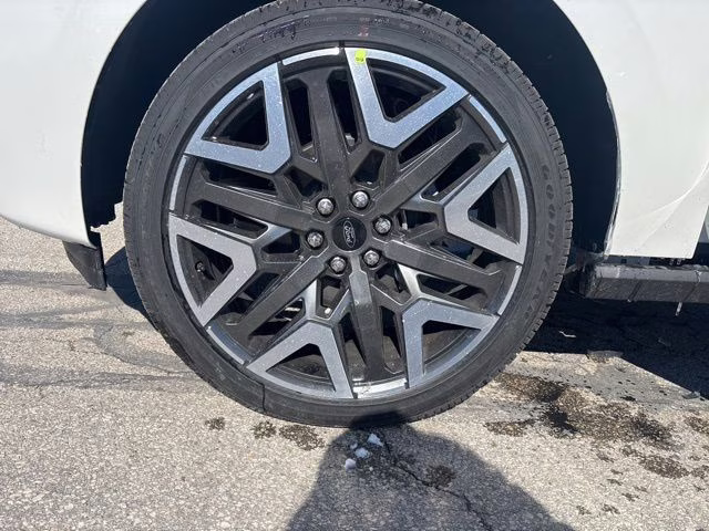 2026 Star White Metallic Tri-Coat Ford Expedition Max Platinum 4X4 SUV