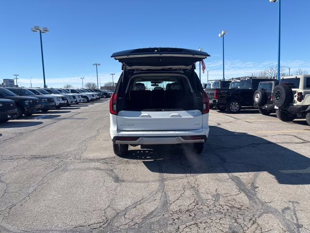 2026 Star White Metallic Tri-Coat Ford Expedition Max Platinum 4X4 SUV