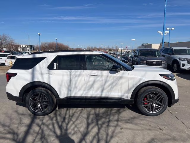 2026 Star White Metallic Tri-Coat Ford Explorer ST-Line 4X4 SUV