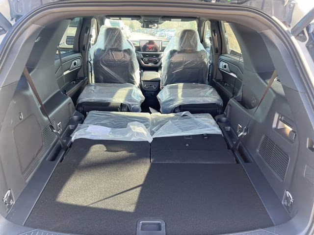 2026 Star White Metallic Tri-Coat Ford Explorer ST-Line 4X4 SUV