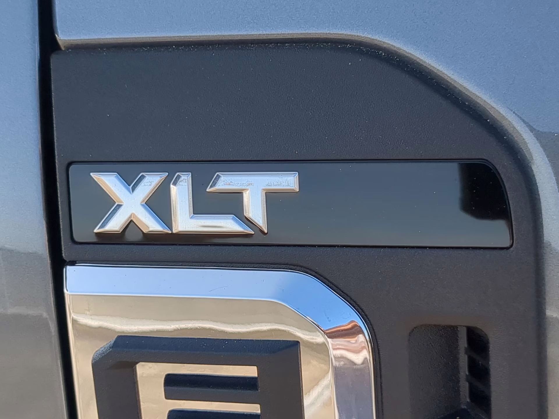 2026 Carbonized Gray Metallic Ford Super Duty F-250 SRW XLT Crew Cab Pickup 4X4 Truck