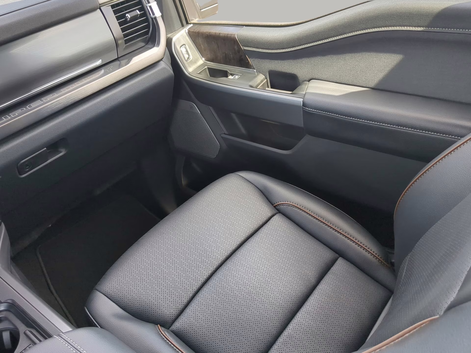 2026 Carbonized Gray Metallic Ford Super Duty F-250 SRW LARIAT Crew Cab Pickup 4X4 Truck