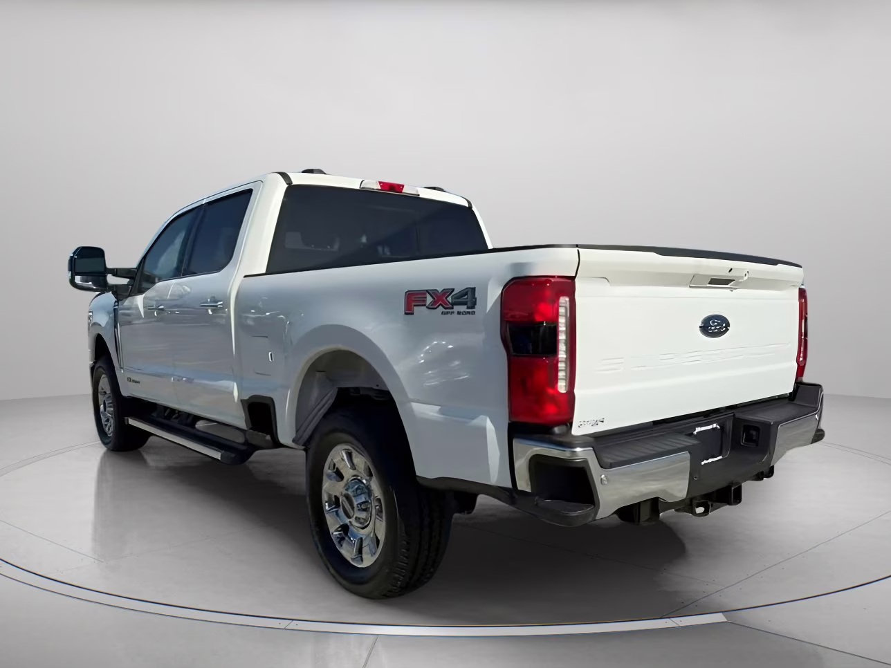 2026 Star White Metallic Tri-Coat Ford Super Duty F-250 SRW LARIAT Crew Cab Pickup 4X4 Truck