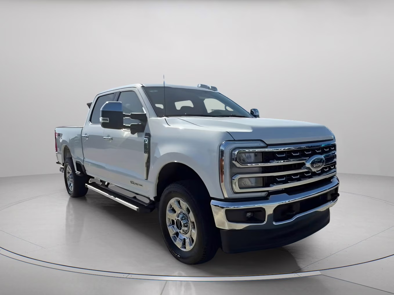 2026 Star White Metallic Tri-Coat Ford Super Duty F-250 SRW LARIAT Crew Cab Pickup 4X4 Truck