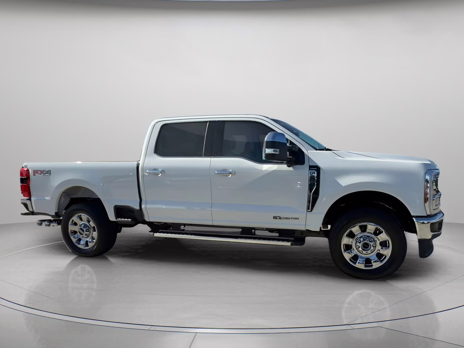 2026 Star White Metallic Tri-Coat Ford Super Duty F-250 SRW LARIAT Crew Cab Pickup 4X4 Truck