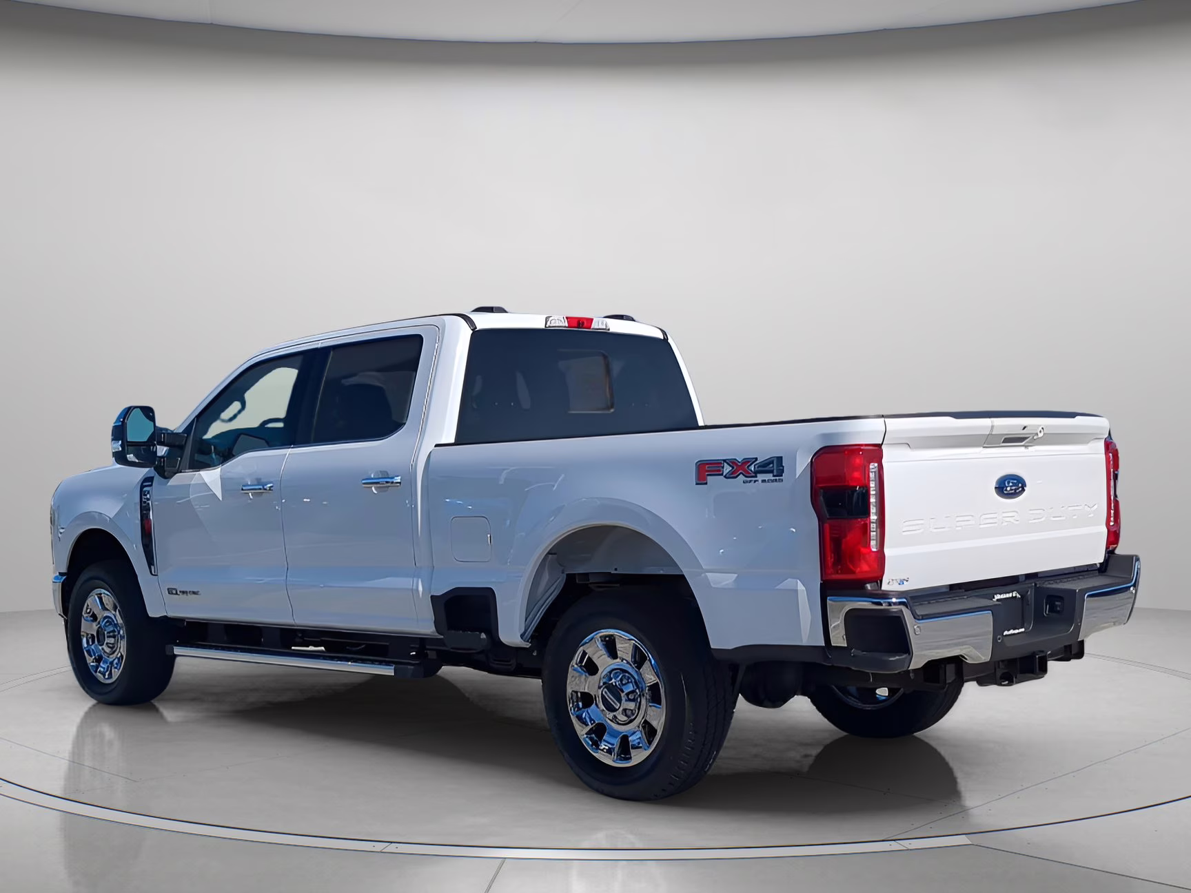 2026 Star White Metallic Tri-Coat Ford Super Duty F-250 SRW LARIAT Crew Cab Pickup 4X4 Truck